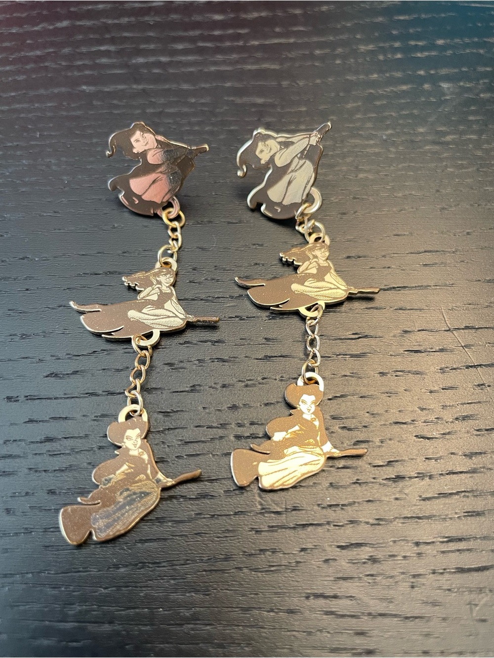 Gold Tone Sanderson Sisters Witch Charm Dangle Earrings - Women Jewelry
